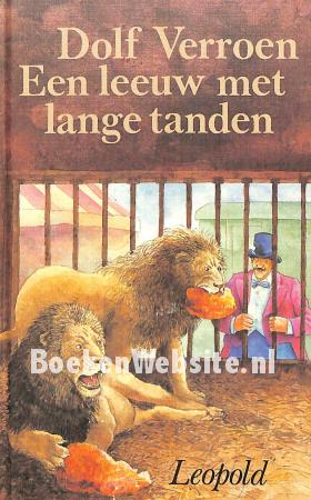 Een leeuw met lange tanden, gesigneerd Een leeuw met lange tanden, gesigneerd