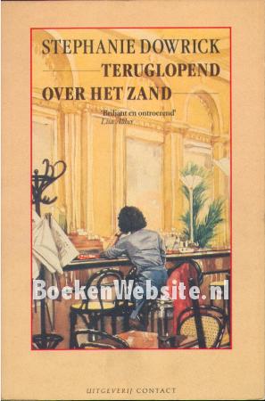 Teruglopend over het zand