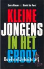 Kleine jongens in het groot