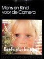 Mens en Kind voor de Camera